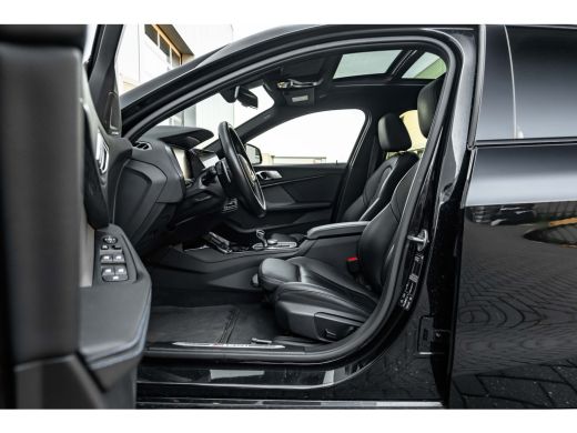BMW 1 Serie M135i xDrive High Executive 306 PK | Panoramadak | Harman Kardon | Geheugen Stoelen | Stuurverwar... ActivLease financial lease
