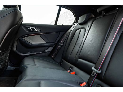 BMW 1 Serie M135i xDrive High Executive 306 PK | Panoramadak | Harman Kardon | Geheugen Stoelen | Stuurverwar... ActivLease financial lease