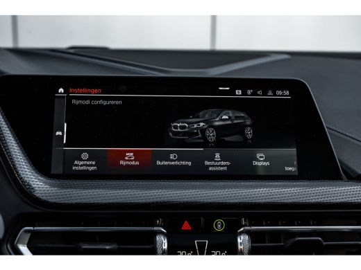 BMW 1 Serie M135i xDrive High Executive 306 PK | Panoramadak | Harman Kardon | Geheugen Stoelen | Stuurverwar... ActivLease financial lease