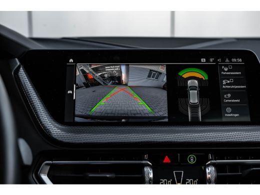 BMW 1 Serie M135i xDrive High Executive 306 PK | Panoramadak | Harman Kardon | Geheugen Stoelen | Stuurverwar... ActivLease financial lease