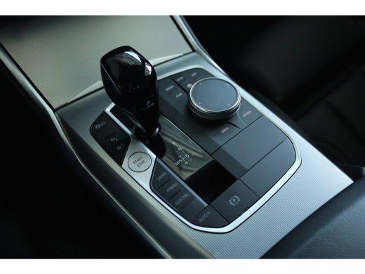 BMW 3 Serie 320e Business Edition Plus M-Sport | 96% SoH | Cruise Control | Camera | Climate Control | Navi |... ActivLease financial lease