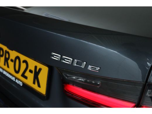 BMW 3 Serie 330e Business Edition Plus | Cruise Control | Camera | Stoelverwarming | LEDER | Carplay | Navi |... ActivLease financial lease