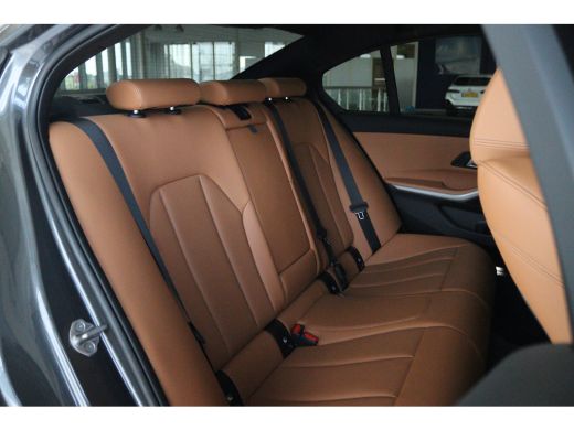BMW 3 Serie 330e Business Edition Plus | Cruise Control | Camera | Stoelverwarming | LEDER | Carplay | Navi |... ActivLease financial lease