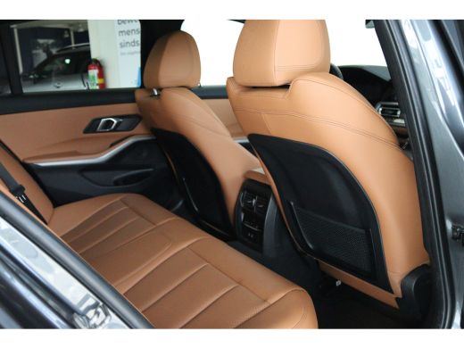 BMW 3 Serie 330e Business Edition Plus | Cruise Control | Camera | Stoelverwarming | LEDER | Carplay | Navi |... ActivLease financial lease