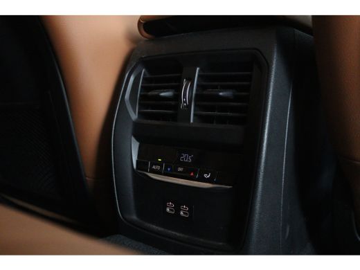 BMW 3 Serie 330e Business Edition Plus | Cruise Control | Camera | Stoelverwarming | LEDER | Carplay | Navi |... ActivLease financial lease