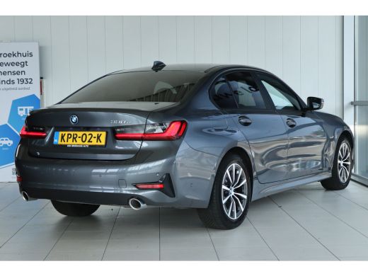 BMW 3 Serie 330e Business Edition Plus | Cruise Control | Camera | Stoelverwarming | LEDER | Carplay | Navi |... ActivLease financial lease