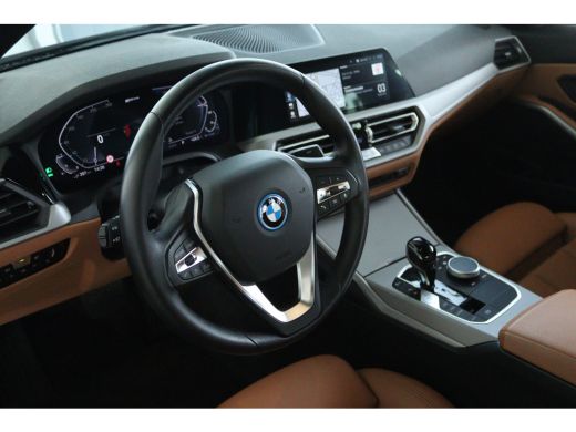 BMW 3 Serie 330e Business Edition Plus | Cruise Control | Camera | Stoelverwarming | LEDER | Carplay | Navi |... ActivLease financial lease