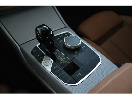 BMW 3 Serie 330e Business Edition Plus | Cruise Control | Camera | Stoelverwarming | LEDER | Carplay | Navi |... ActivLease financial lease