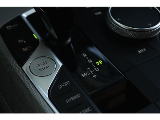 BMW 3 Serie 330e Business Edition Plus | Cruise Control | Camera | Stoelverwarming | LEDER | Carplay | Navi |... ActivLease financial lease