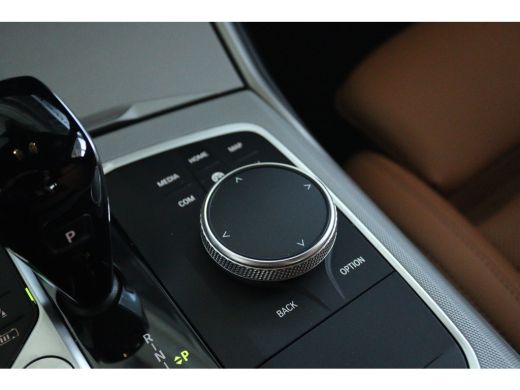 BMW 3 Serie 330e Business Edition Plus | Cruise Control | Camera | Stoelverwarming | LEDER | Carplay | Navi |... ActivLease financial lease