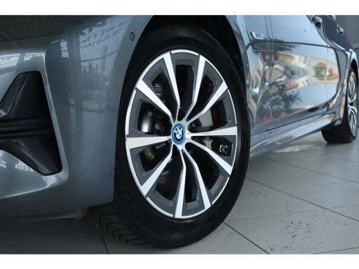 BMW 3 Serie 330e Business Edition Plus | Cruise Control | Camera | Stoelverwarming | LEDER | Carplay | Navi |... ActivLease financial lease