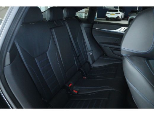 BMW i4 eDrive40 M Sport Edition 84 kWh | SoH 95% | Cruise Control | Schuifdak | 360 Camera | Head-up | S... ActivLease financial lease