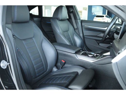 BMW i4 eDrive40 M Sport Edition 84 kWh | SoH 95% | Cruise Control | Schuifdak | 360 Camera | Head-up | S... ActivLease financial lease