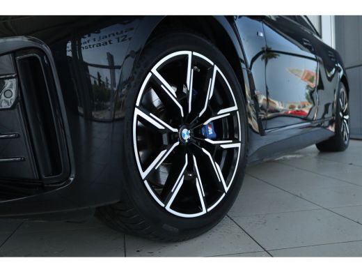 BMW i4 eDrive40 M Sport Edition 84 kWh | SoH 95% | Cruise Control | Schuifdak | 360 Camera | Head-up | S... ActivLease financial lease