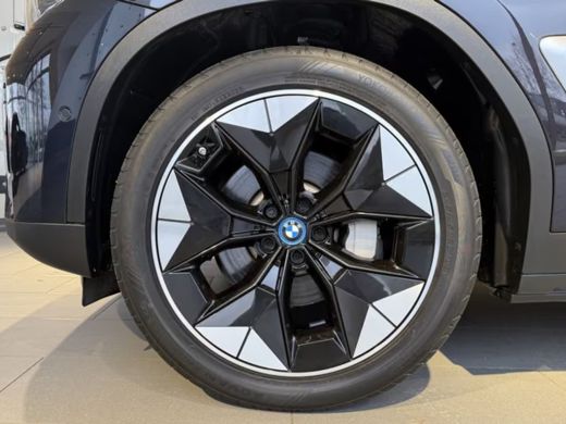 BMW iX3 80 kWh (210kW/286pk) ** LED, LEDER, PANO, MEMORY H&K SOUND, 20-inch LMV ** 1e EIG - UNFALLFREI **... ActivLease financial lease
