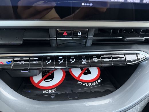 Fiat 500e La Prima 42 kWh | Achteruitrijcamera | Airco (automatisch) | Bestuurdersstoel in hoogte verstelbaar ActivLease financial lease