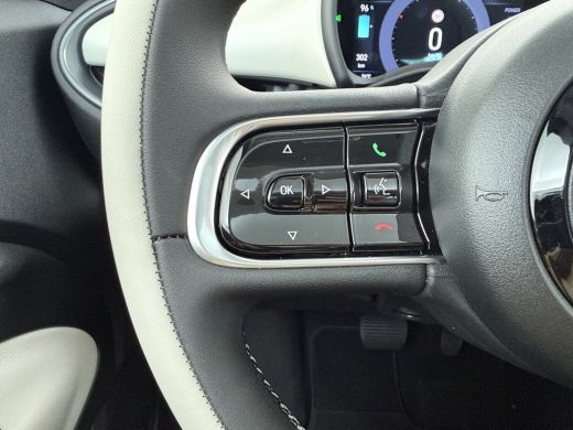 Fiat 500e La Prima 42 kWh | Achteruitrijcamera | Airco (automatisch) | Bestuurdersstoel in hoogte verstelbaar ActivLease financial lease