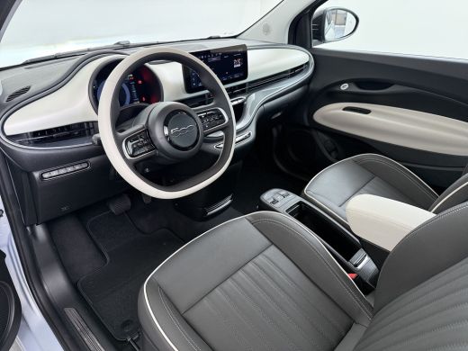 Fiat 500e La Prima 42 kWh | Achteruitrijcamera | Airco (automatisch) | Bestuurdersstoel in hoogte verstelbaar ActivLease financial lease