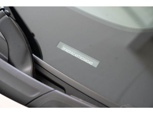Fiat 500e La Prima 42 kWh | Panoramadak | Camera | Stoelverwarming | Adaptive Cruise Controle | Parkeersens... ActivLease financial lease