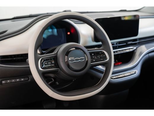 Fiat 500e La Prima 42 kWh | Panoramadak | Camera | Stoelverwarming | Adaptive Cruise Controle | Parkeersens... ActivLease financial lease