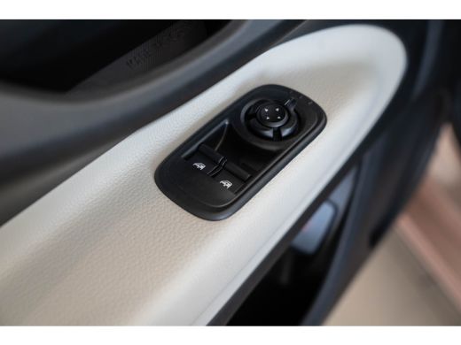 Fiat 500e La Prima 42 kWh | Panoramadak | Camera | Stoelverwarming | Adaptive Cruise Controle | Parkeersens... ActivLease financial lease