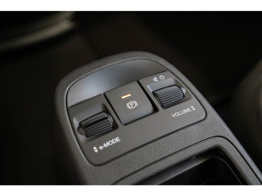 Fiat 500e La Prima 42 kWh | Panoramadak | Camera | Stoelverwarming | Adaptive Cruise Controle | Parkeersens... ActivLease financial lease