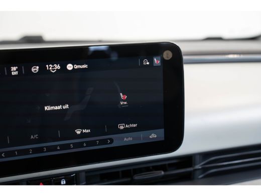 Fiat 500e La Prima 42 kWh | Panoramadak | Camera | Stoelverwarming | Adaptive Cruise Controle | Parkeersens... ActivLease financial lease
