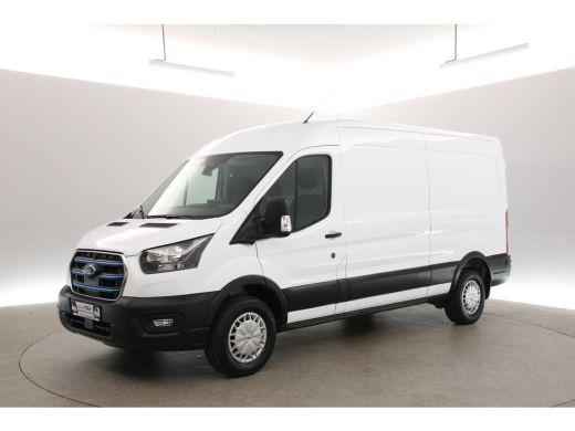 Ford E-Transit L3H2 68 kWh | Snelladen | SOH 95% | 360&deg; | Clima | 3 Zits | Cruise | Carplay | Parkeersens. ActivLease financial lease