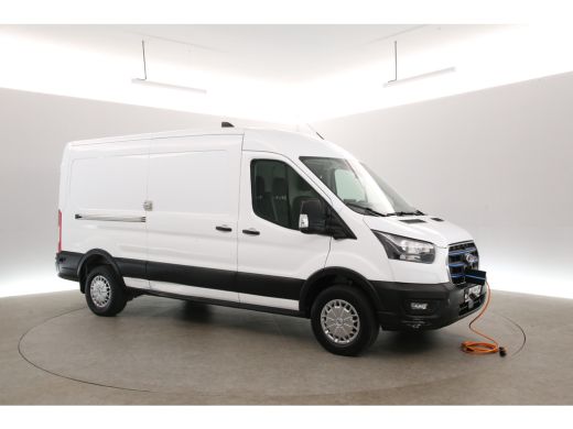 Ford E-Transit L3H2 68 kWh | Snelladen | SOH 95% | 360&deg; | Clima | 3 Zits | Cruise | Carplay | Parkeersens. ActivLease financial lease