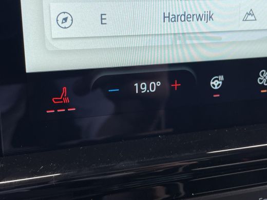 Ford Tourneo Custom Custom Titanium X Plug-in Hybrid 7 pers. | Panoramisch Dak | Elek. Trekhaak | Luxe | Op Voorraad!! ActivLease financial lease