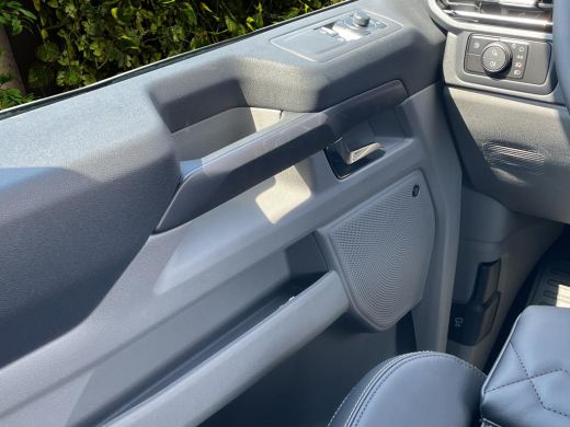 Ford Tourneo Custom Custom Titanium X Plug-in Hybrid 7 pers. | Panoramisch Dak | Elek. Trekhaak | Luxe | Op Voorraad!! ActivLease financial lease