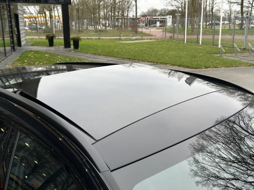 Mercedes-Benz C-Klasse 300e AMG Estate // Trekhaak // Panoramadak // Distronic // 360 Camera // Memory // Sfeerverlichting ActivLease financial lease