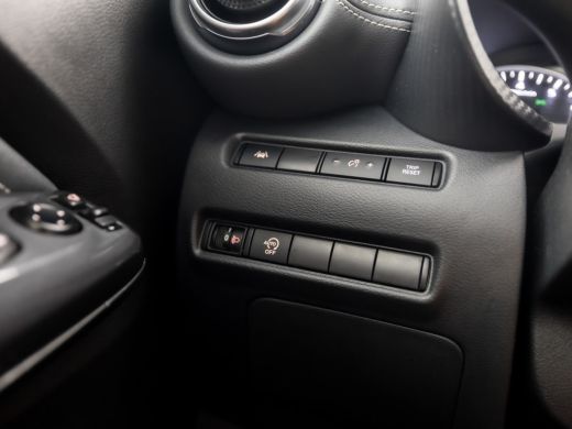 Nissan Juke 1.0 DIG-T N-Connecta Black Sport (APPLE CARPLAY, NAVIGATIE, CLIMATE, CAMERA, SPORTSTOELEN, GETINT... ActivLease financial lease