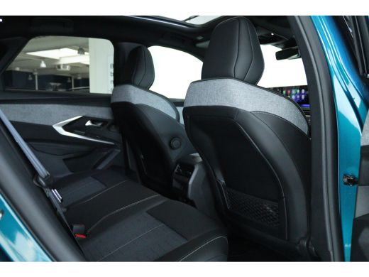 Peugeot e-3008 GT Long Range 230 97 kWh | Adapt. Cruise | Focal Audio | Schuifdak | Stoelverwarming | Elektr. Kl... ActivLease financial lease