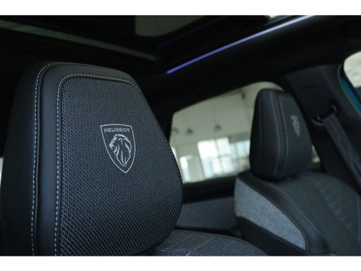 Peugeot e-3008 GT Long Range 230 97 kWh | Adapt. Cruise | Focal Audio | Schuifdak | Stoelverwarming | Elektr. Kl... ActivLease financial lease