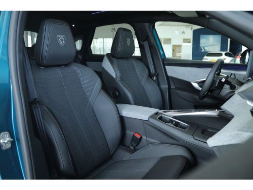 Peugeot e-3008 GT Long Range 230 97 kWh | Adapt. Cruise | Focal Audio | Schuifdak | Stoelverwarming | Elektr. Kl... ActivLease financial lease