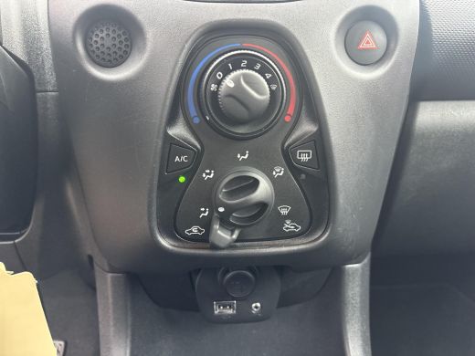 Toyota Aygo 1.0 VVT-i x-fun ActivLease financial lease