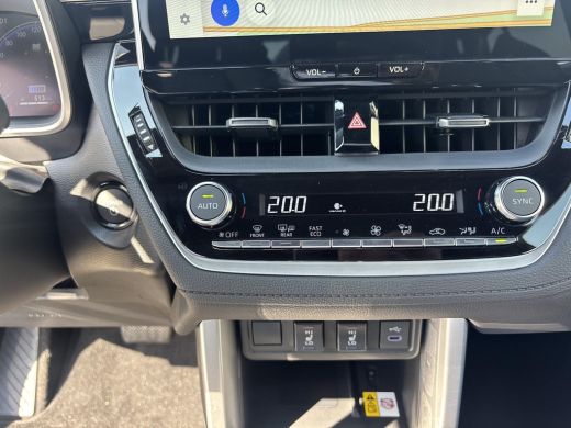 Toyota Corolla Cross Hybrid 200 Style ActivLease financial lease
