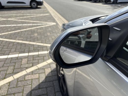 Toyota Yaris 1.5 Hybrid 115 Dynamic ActivLease financial lease
