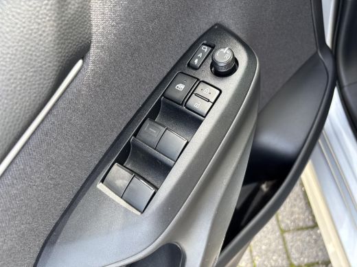 Toyota Yaris 1.5 Hybrid 115 Dynamic ActivLease financial lease