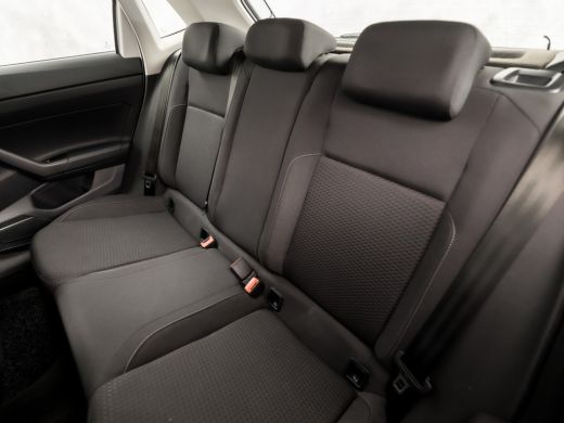 Volkswagen Polo 1.0 Sportline (APPLE CARPLAY, CRUISE, SPORTSTOELEN, BLUETOOTH, NIEUWE APK, ARMSTEUN, NIEUWSTAAT) ActivLease financial lease