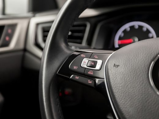 Volkswagen Polo 1.0 Sportline (APPLE CARPLAY, CRUISE, SPORTSTOELEN, BLUETOOTH, NIEUWE APK, ARMSTEUN, NIEUWSTAAT) ActivLease financial lease