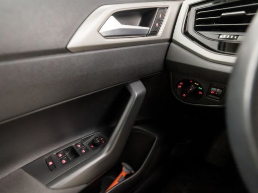 Volkswagen Polo 1.0 Sportline (APPLE CARPLAY, CRUISE, SPORTSTOELEN, BLUETOOTH, NIEUWE APK, ARMSTEUN, NIEUWSTAAT) ActivLease financial lease