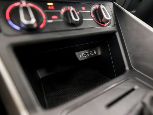 Volkswagen Polo 1.0 Sportline (APPLE CARPLAY, CRUISE, SPORTSTOELEN, BLUETOOTH, NIEUWE APK, ARMSTEUN, NIEUWSTAAT) ActivLease financial lease
