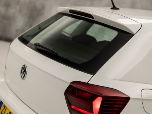 Volkswagen Polo 1.0 Sportline (APPLE CARPLAY, CRUISE, SPORTSTOELEN, BLUETOOTH, NIEUWE APK, ARMSTEUN, NIEUWSTAAT) ActivLease financial lease