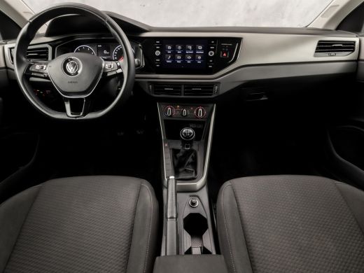 Volkswagen Polo 1.0 Sportline (APPLE CARPLAY, CRUISE, SPORTSTOELEN, BLUETOOTH, NIEUWE APK, ARMSTEUN, NIEUWSTAAT) ActivLease financial lease