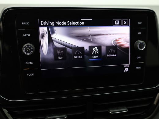 Volkswagen T-Roc 1.5 TSI R-Line Business Black Style | Side Assist | Elk. A-klep | Trekhaak afnb. | IQ Light | Cam... ActivLease financial lease