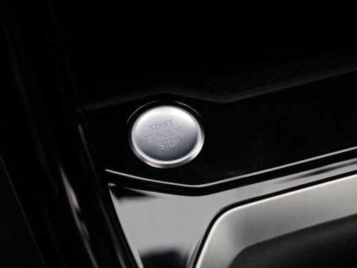 Volkswagen T-Roc 1.5 TSI R-Line Business Black Style | Side Assist | Elk. A-klep | Trekhaak afnb. | IQ Light | Cam... ActivLease financial lease