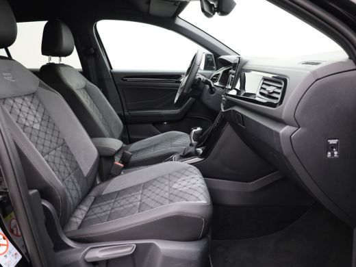 Volkswagen T-Roc 1.5 TSI R-Line Business Black Style | Side Assist | Elk. A-klep | Trekhaak afnb. | IQ Light | Cam... ActivLease financial lease
