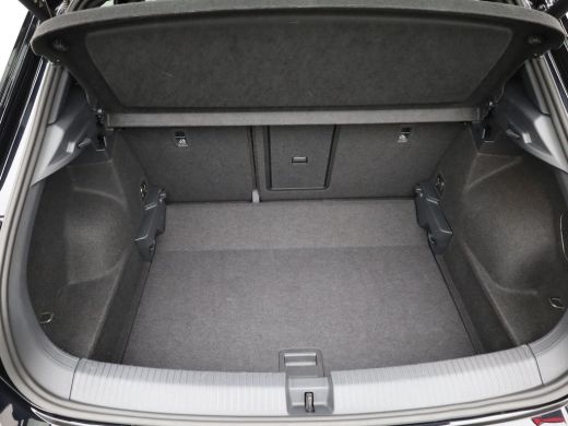 Volkswagen T-Roc 1.5 TSI R-Line Business Black Style | Side Assist | Elk. A-klep | Trekhaak afnb. | IQ Light | Cam... ActivLease financial lease